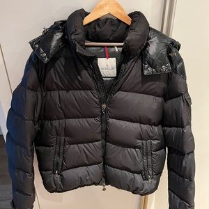 Moncler Men’s Montgenevre Short Down Jacket w/detachable hood | Black | Size 7